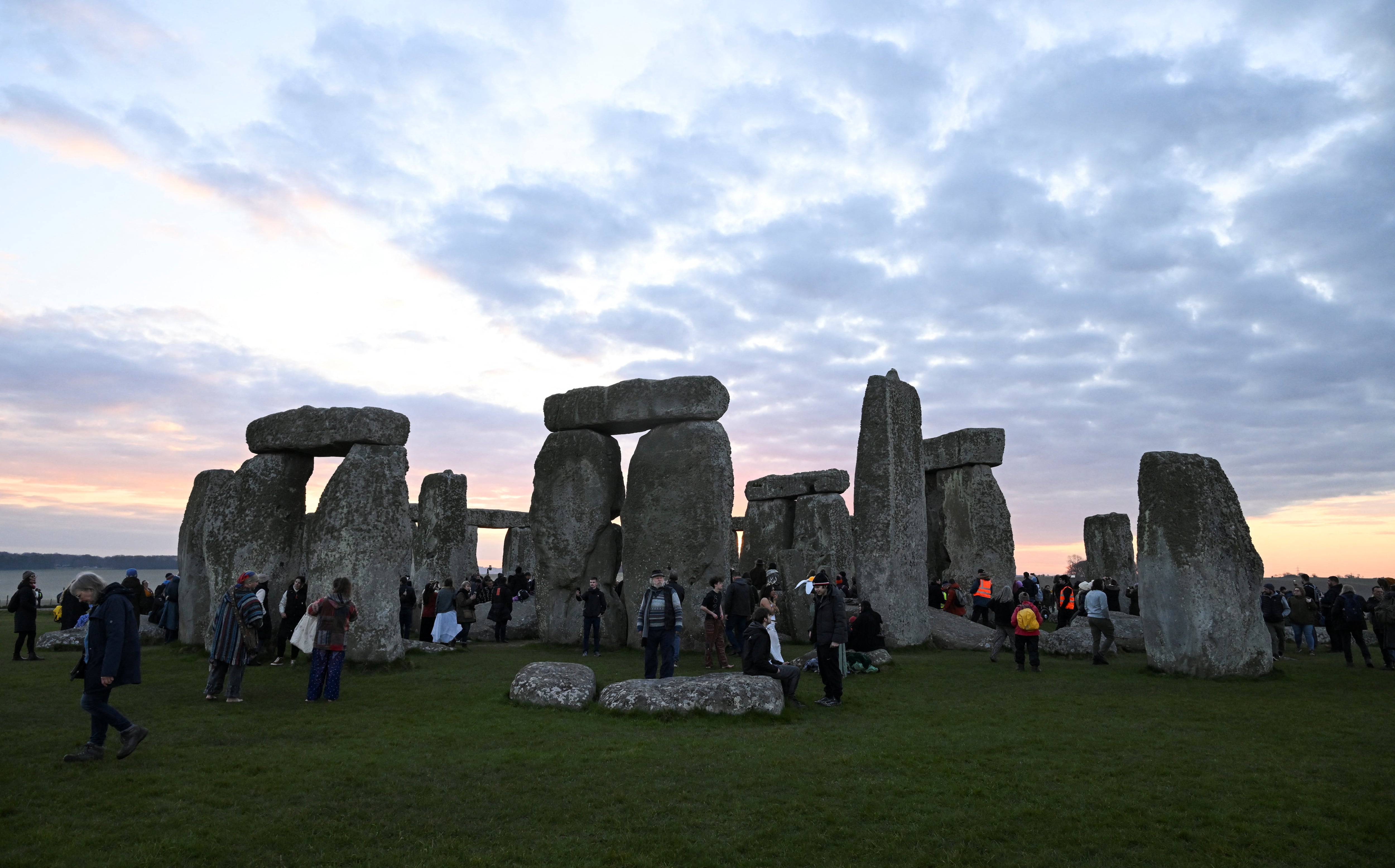 La composición mineral de las rocas de Stonehenge señala orígenes distintos: areniscas de Marlborough Downs, piedras azules de Gales y la Piedra del Altar desde Escocia - REUTERS/Jaimi Joy