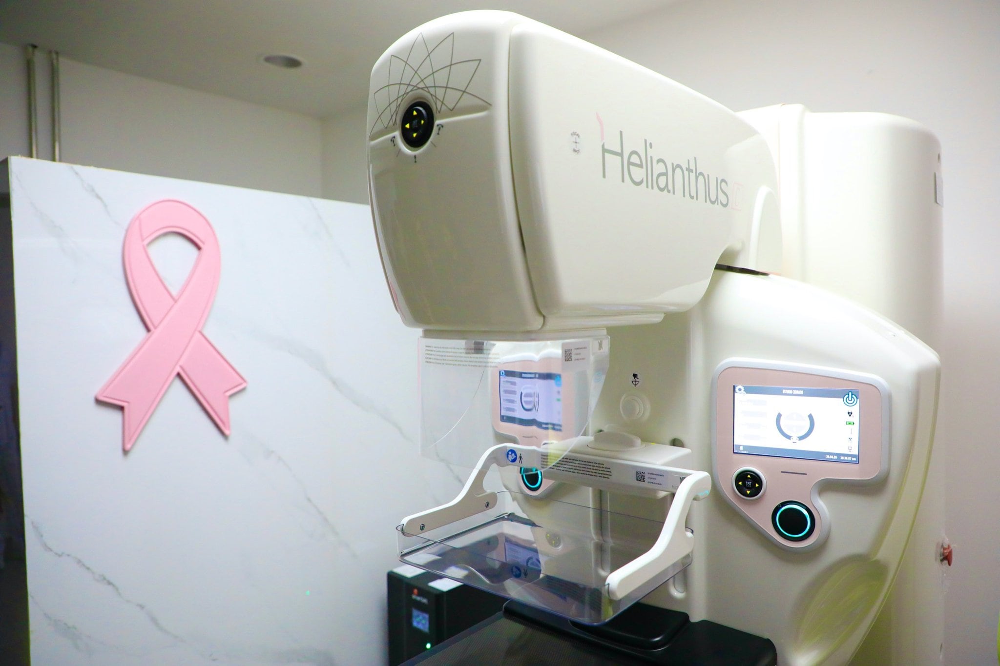 El mamógrafo de radiología digital directa permite visualizar imágenes en tiempo real y mejora la atención integral./(Periódico El Plural)