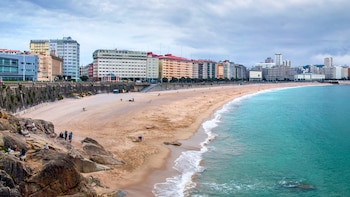 Estos son los paseos marítimos más bonitos de España: del más largo de Europa a rincones llenos de monumentos históricos