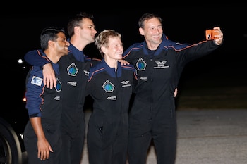 La tripulación del Falcon 9