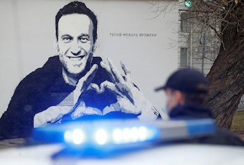 Un policía frente a un