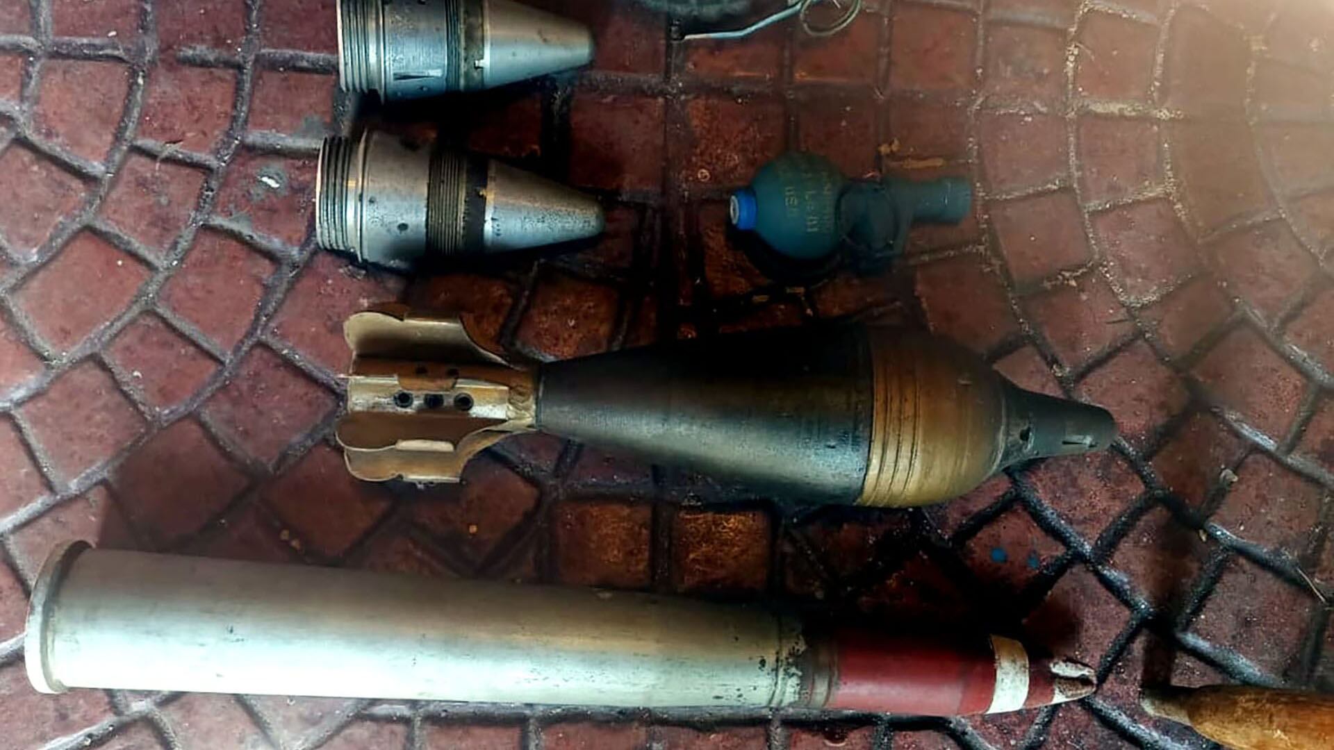 Le descubrieron morteros y granadas