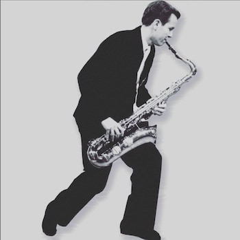 Alva trabajó con diversas agrupaciones