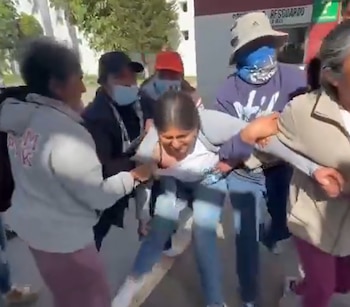 Pobladores irrumpieron en el pleno