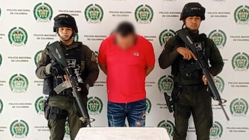 Policía captura camioneta con 326