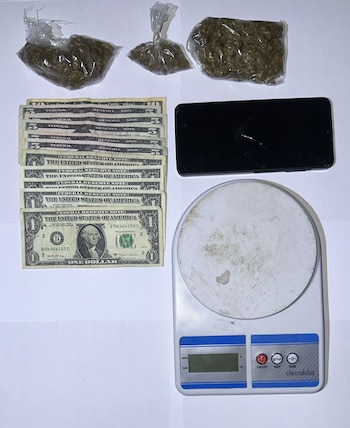 Allanamientos en La Rueda, Los Santos, dejaron cuatro aprehendidos y decomiso de insumos utilizados para la venta de drogas al detal. Tomada de la PN