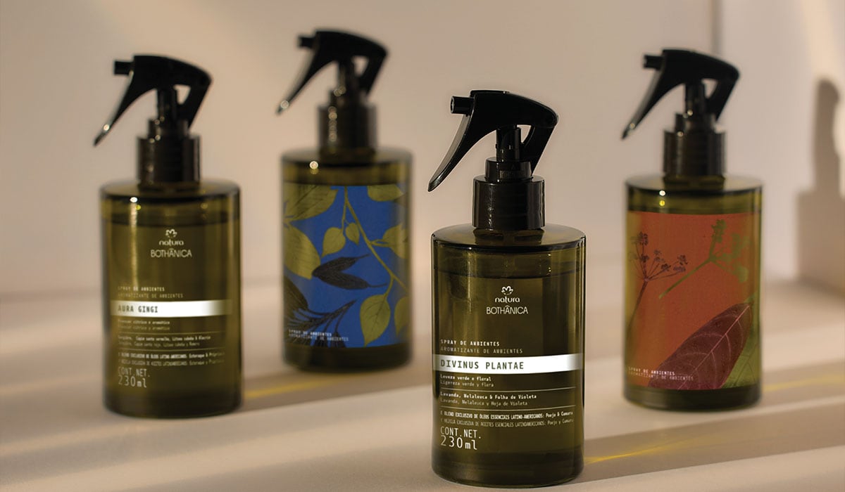 Natura apuesta por la sustentabilidad con envases de plástico verde reciclable y vidrio con material reciclado post consumo en Bothânica. - (Natura)