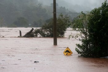 Una carretera inundada cerca del