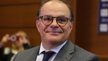 El Banco de Francia advierte de que el país corre el riesgo de ser "estrangulado" por los tipos de interés