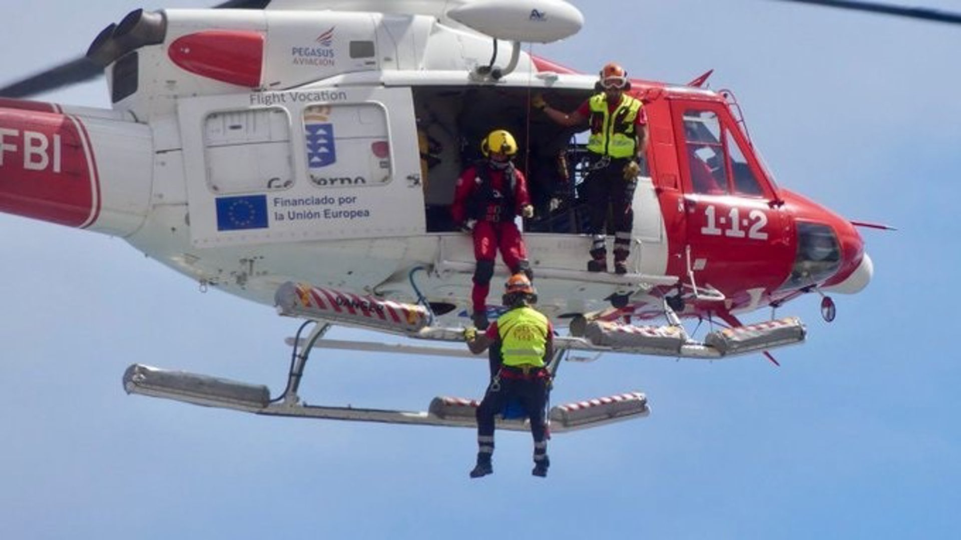 18/08/2026 Actuación del Helicóptero del Grupo de Emergencias y Salvamento (GES).
Un adolescente de 14 años ha muerto ahogado sobre las 14.30 horas de este martes en una cala ubicada entre las playas de Amadores y Puerto Rico, dentro del municipio de Mogán (Gran Canaria).
ESPAÑA EUROPA ISLAS CANARIAS SOCIEDAD
CEDIDO POR 112 CANARIAS