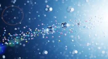 Esferas brillantes y transparentes junto a pequeñas esferas coloridas sobre un fondo azul con destellos y burbujas difusas.