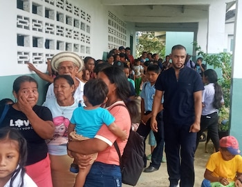 La población acude a los centros de salud para recibir atención primaria. (MINSA)