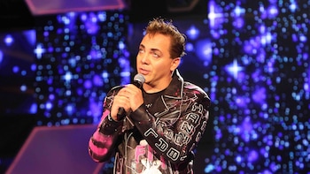 El cantante se estaría convirtiendo