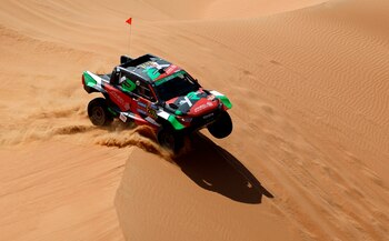 Acelerando su Toyota Hilux entre