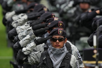 ARCHIVO - Oficiales de la