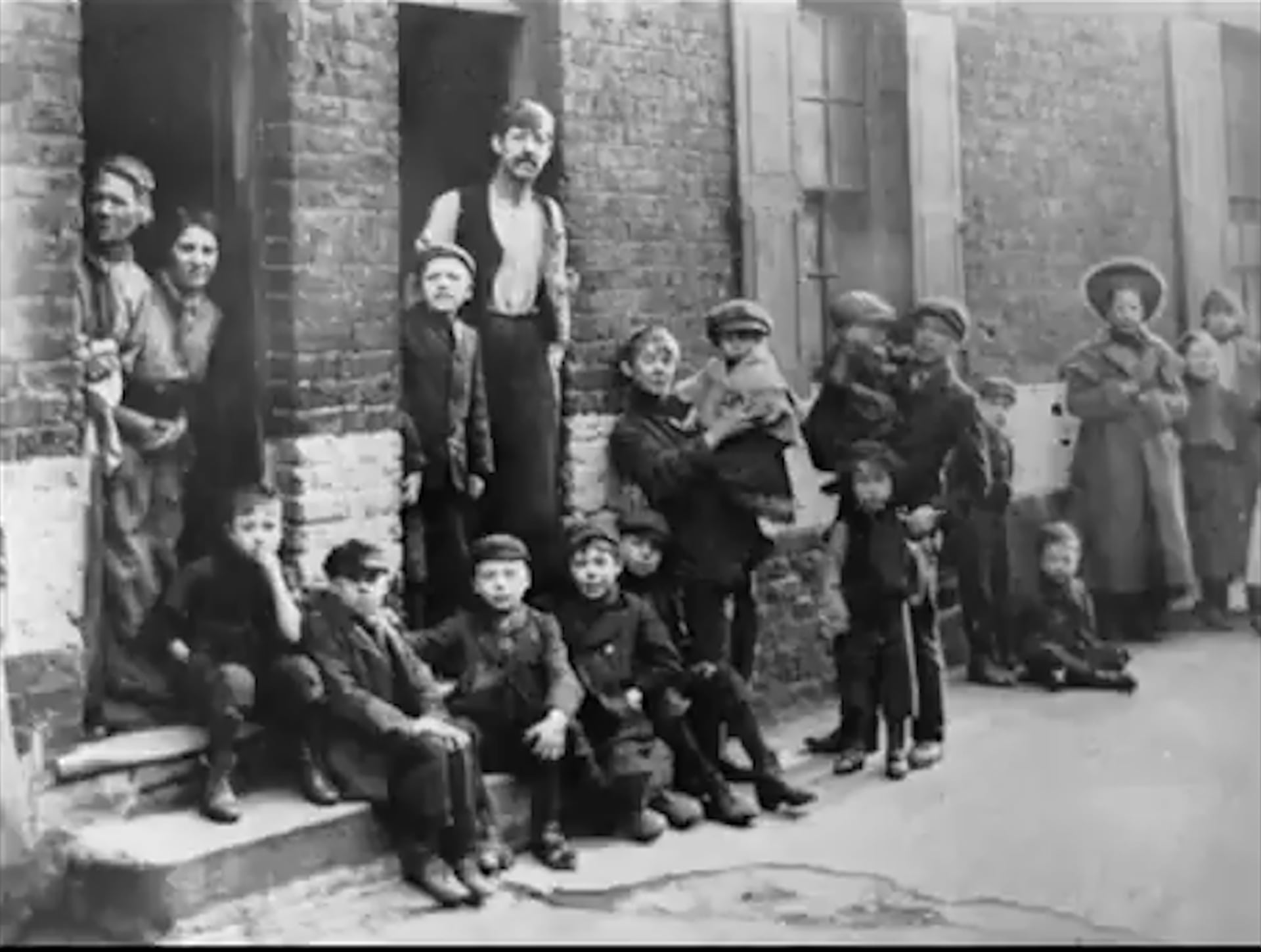 Whitechapel era un territorio de hacinamiento, pobreza, enfermedades, alcohol, prostitución y delincuencia