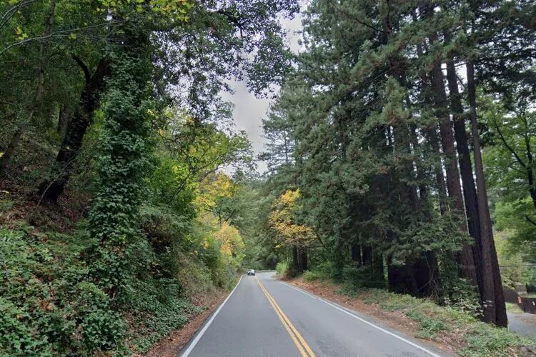 Un automóvil cayó 122 metros por un acantilado en las montañas de Santa Cruz, California, y dejó tres muertos (Google Maps)