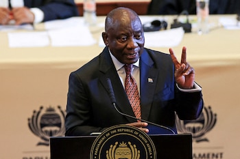 El Parlamento de Sudáfrica conforma un comité de destitución para investigar las acusaciones contra el presidente Cyril Ramaphosa. (REUTERS/Esa Alexander/File Photo)