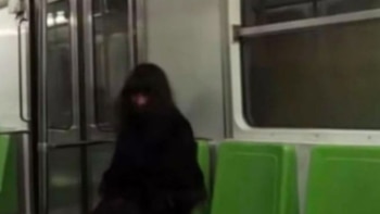 La mujer sonriente foto: Captura