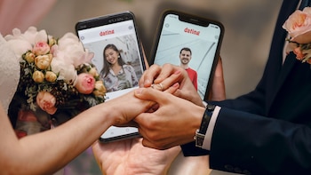 España ya no se casa por la Iglesia y las apps de citas no son de jóvenes: el matrimonio está en crisis pese a ser imprescindible para el 71% de la población