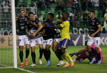 El festejo de Burdisso ante