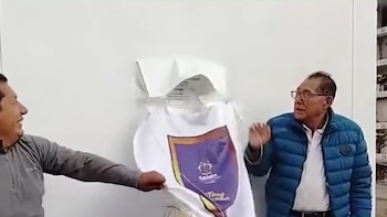 Alcalde de Cañete inaugura nichos