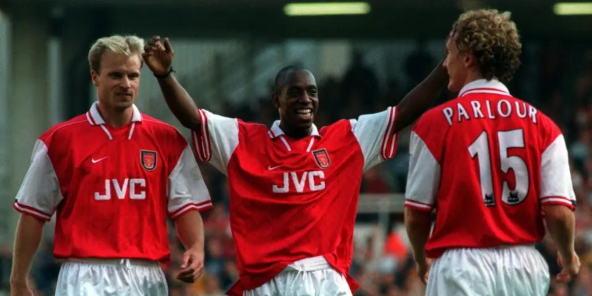 El enfrentamiento contra Dennis Bergkamp e Ian Wright marcó el punto final en la carrera profesional de Robson (The Sun)