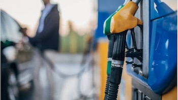 Llenar el depósito cuesta menos: el diésel y la gasolina caen a niveles previos a la guerra de Irán y siguen por debajo de la media europea