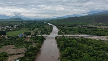 El Gobierno de Guatemala inaugura el puente El Jícaro sobre el río Motagua tras 14 años de espera