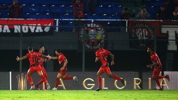 Paranaense vence a domicilio a