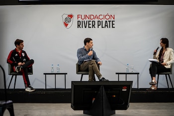 Sebastián Blasco Coordinador del Departamento de Psicología y Bienestar Deportivo de Fútbol Formativo del Club Atlético River Plate, y Mariano Aizpurúa, Oficial de Salud de UNICEF Argentina (Prensa Fundación River)