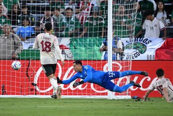 Luis Malagón ya ha tenido actividad con la selección mexicana (USA TODAY/Orlando Ramírez)