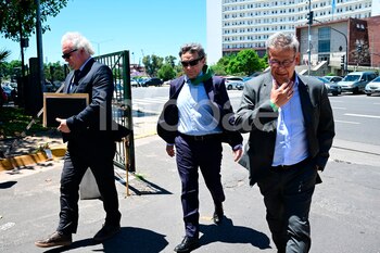 Pepín, en el medio, junto a sus abogados al llegar este mediodía a los tribunales de Comodoro Py (Maximiliano Luna)