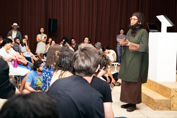 Los interesados en las Becas