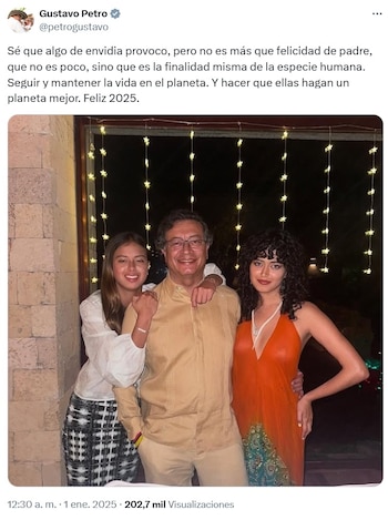 Trino de la celebración de año nuevo del presidente, Gustavo Petro, junto con sus hijas. (Crédito: @petrogustavo / X)