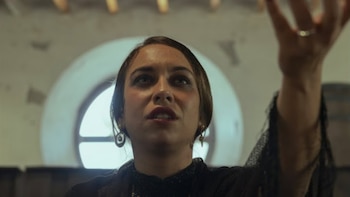 María Terremoto, la cantaora que da voz a “la mejor escena” de ‘La bola negra’: “Es un momento de catarsis, de pena, de dolor y de angustia. En el rodaje se respiraba magia”