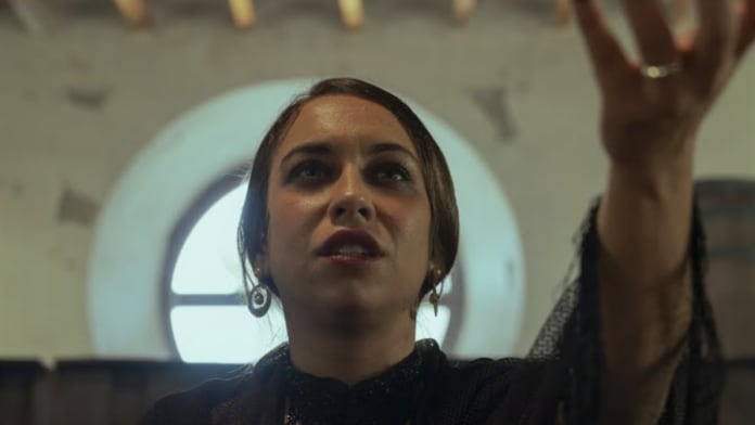 María Terremoto, la cantaora que da voz a “la mejor escena” de ‘La bola negra’: “Es un momento de catarsis, de pena, de dolor y de angustia. En el rodaje se respiraba magia”