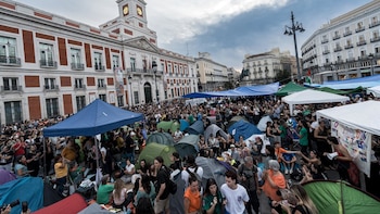 Almeida suspende parte de su agenda para reunirse con su gabinete para abordar la acampada en Sol