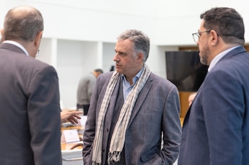 El presidente Yamandú Orsi junto al secretario de Presidencia, Alejandro Sánchez, y su ministro de Economía, Gabriel Oddone (Camilo dos Santos Ayala, Presidencia)