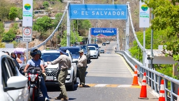 El Salvador recibe de la ONU equipo para detectar documentos fraudulentos en controles fronterizos