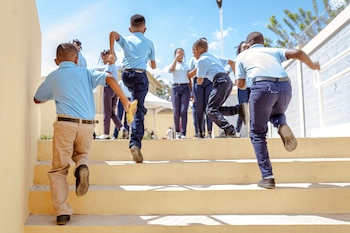 La suspensión de clases obedeció a una vaguada que generó lluvias intensas, tormentas eléctricas y alto riesgo de inundaciones en el país. (Cortesía: Ministerio de Educación de la República Dominicana)