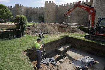 El hallazgo se ha producido en el cercano jardín de San Vicente. (EFE)