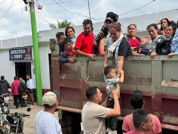Al menos 80 muertos y