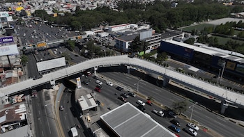 Las autoridades de Guatemala sostienen que el paso a desnivel de la Calzada Roosevelt reducirá congestionamientos, tiempos de traslado y consumo de combustible para miles de usuarios.