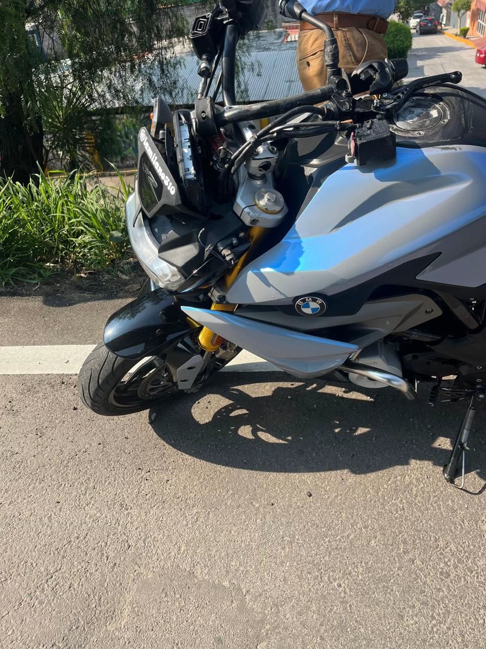 A casi cuatro meses del percance, la motociclista enfrenta consecuencias económicas y emocionales mientras utiliza su experiencia para pedir mayor prevención vial.