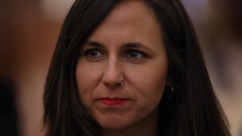 Podemos dice que la derecha le tenía "ganas" a Zapatero, pero que su imputación se lo pone más difícil al Gobierno