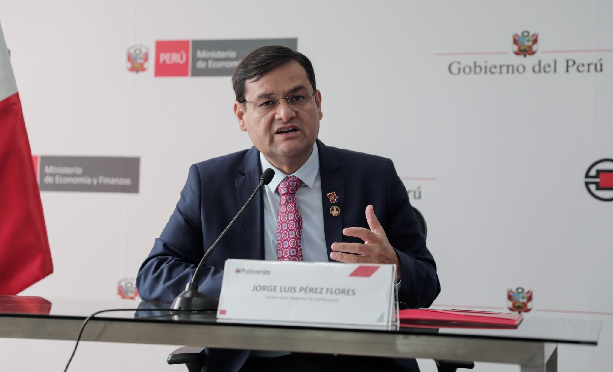 El gobernador advirtió sobre el peligro de colapso de carreteras y puentes principales en Lambayeque