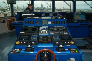 recorrida por el barco crucero portahelicópteros francés Jeanne d´Arc.