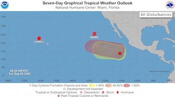 Mapa meteorológico del océano Pacífico con símbolos de tormentas llamadas Lowell y Marie, junto a un área delimitada con una cruz roja.