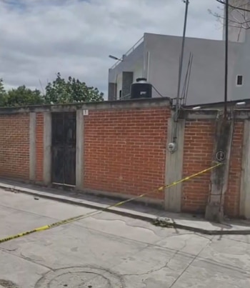 La adolescente también fue apuñalada en el abdomen pero sobrevivió, los agresores la creyeron muerta y ella esperó 36 horas para salir y pedir ayuda a vecinos y a la policía Foto: Especial